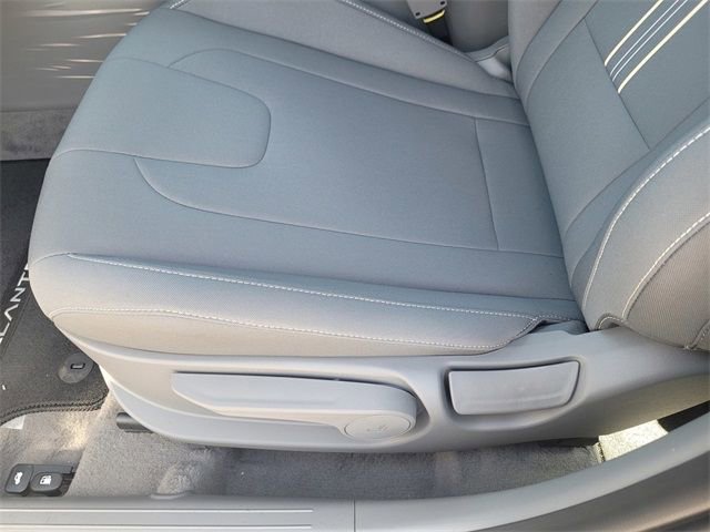 New 2025 Hyundai Elantra SEL image 32