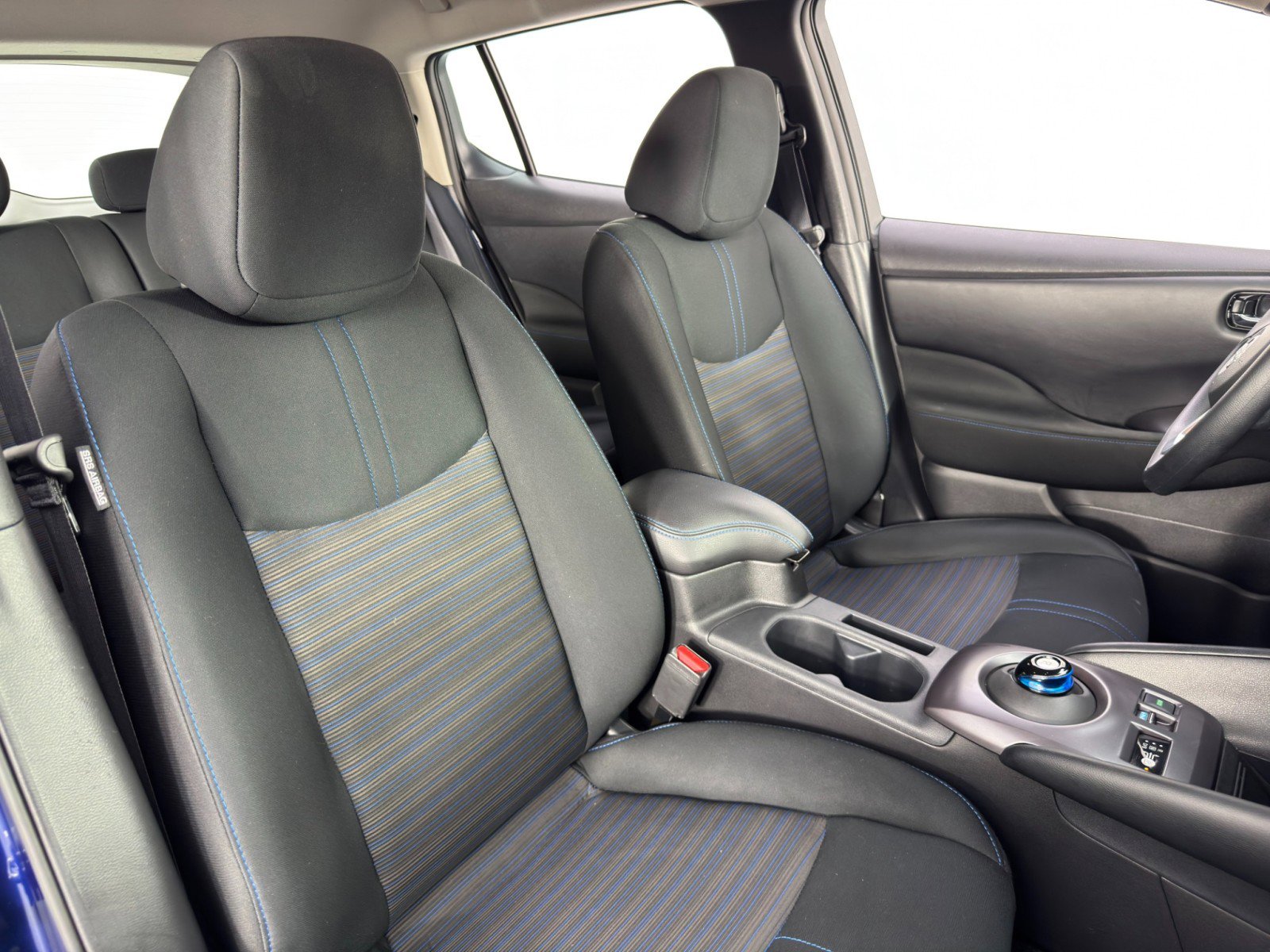 Used 2025 Nissan Leaf S image 30