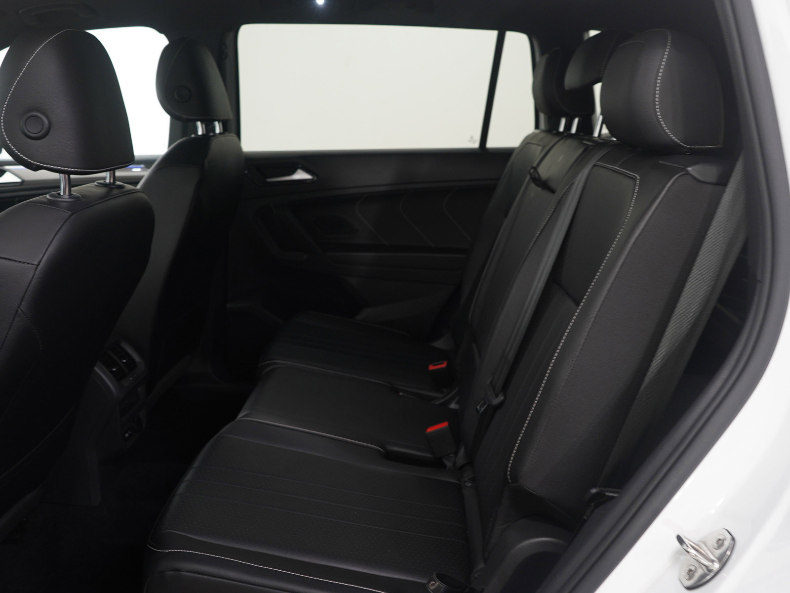 Used 2022 Volkswagen Tiguan SE R-Line image 14