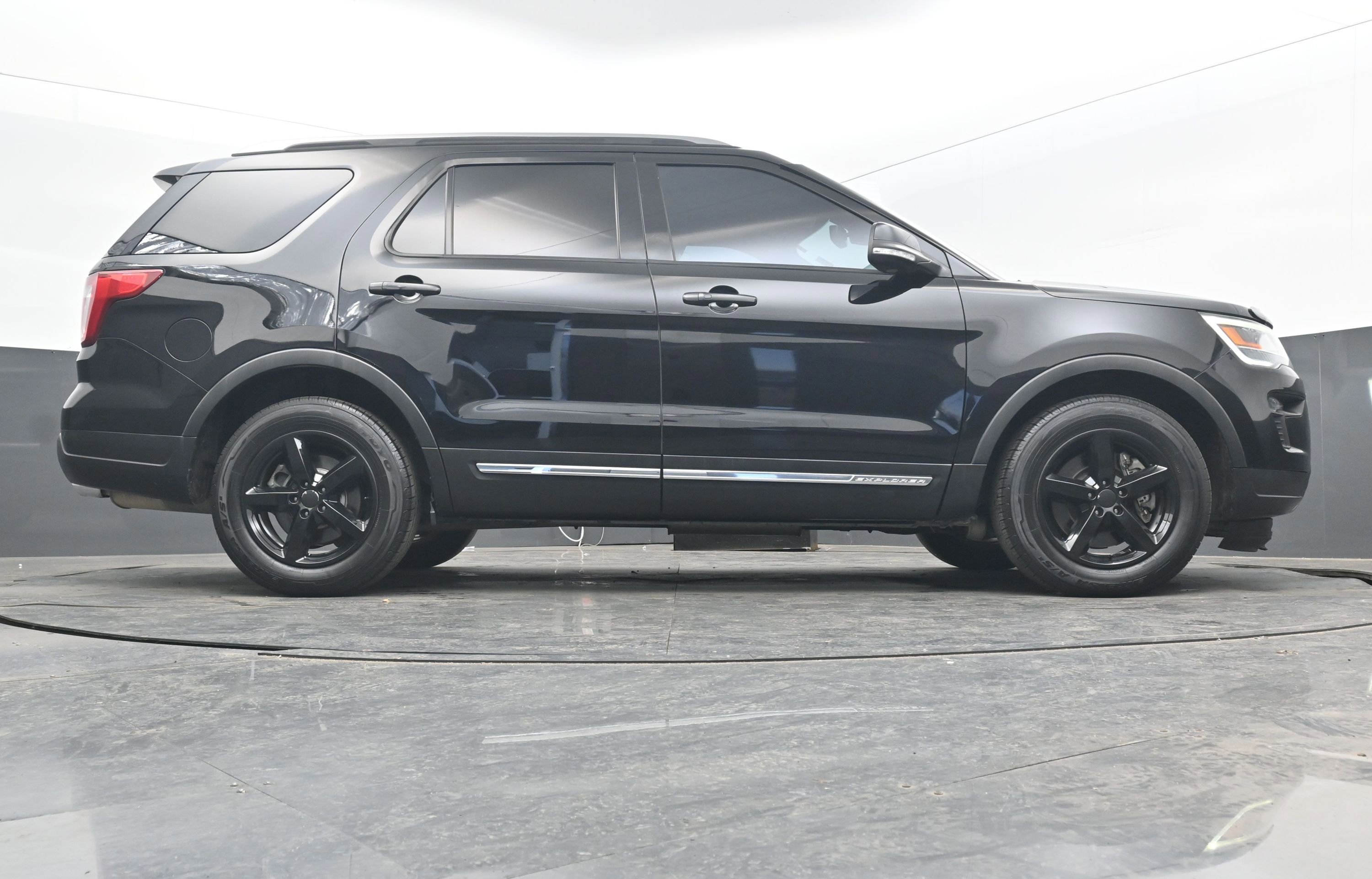 Used 2018 Ford Explorer XLT w/ Equipment Group 201A image 28