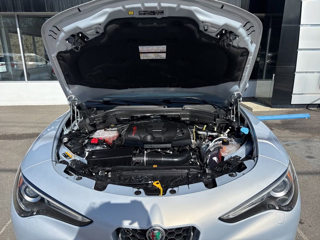 Used 2022 Alfa Romeo Stelvio Ti AWD/4WD image 35