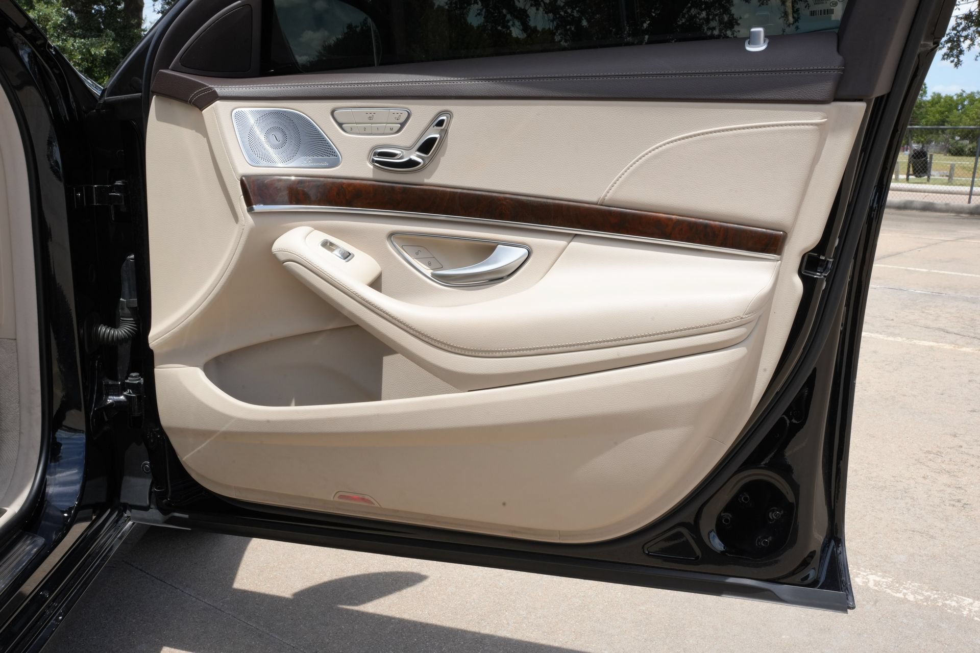 Used 2017 Mercedes-Benz S 550 Sedan image 26