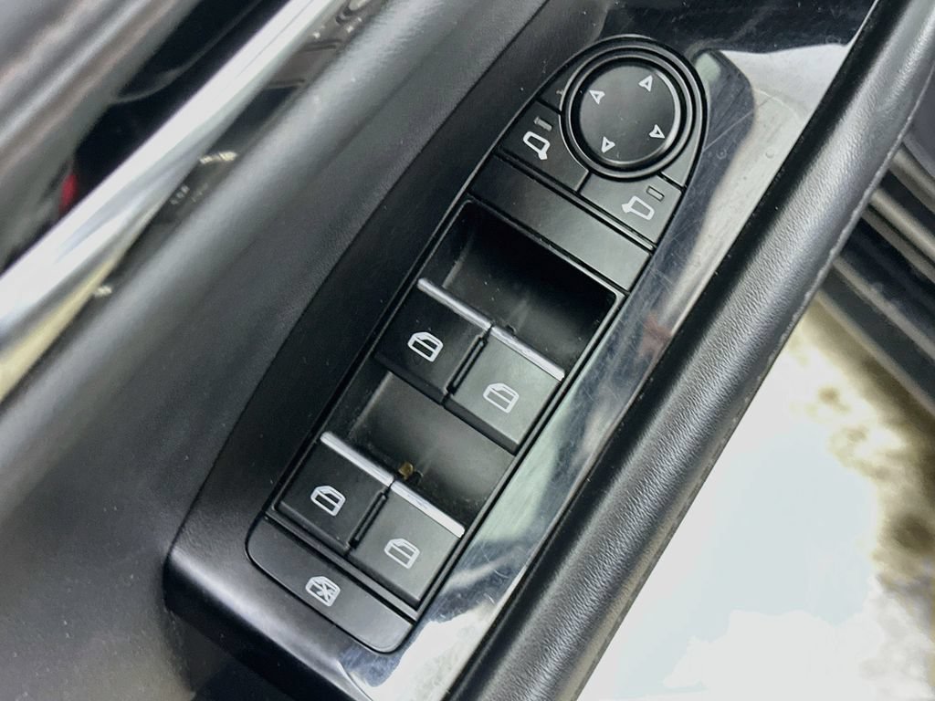 Used 2024 MAZDA MAZDA3 s FWD image 19
