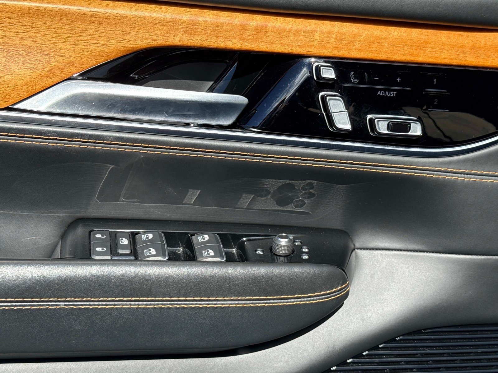 Used 2022 Jeep Grand Wagoneer Series III w/ Rear Seat Video Group 1 AWD/4WD image 23