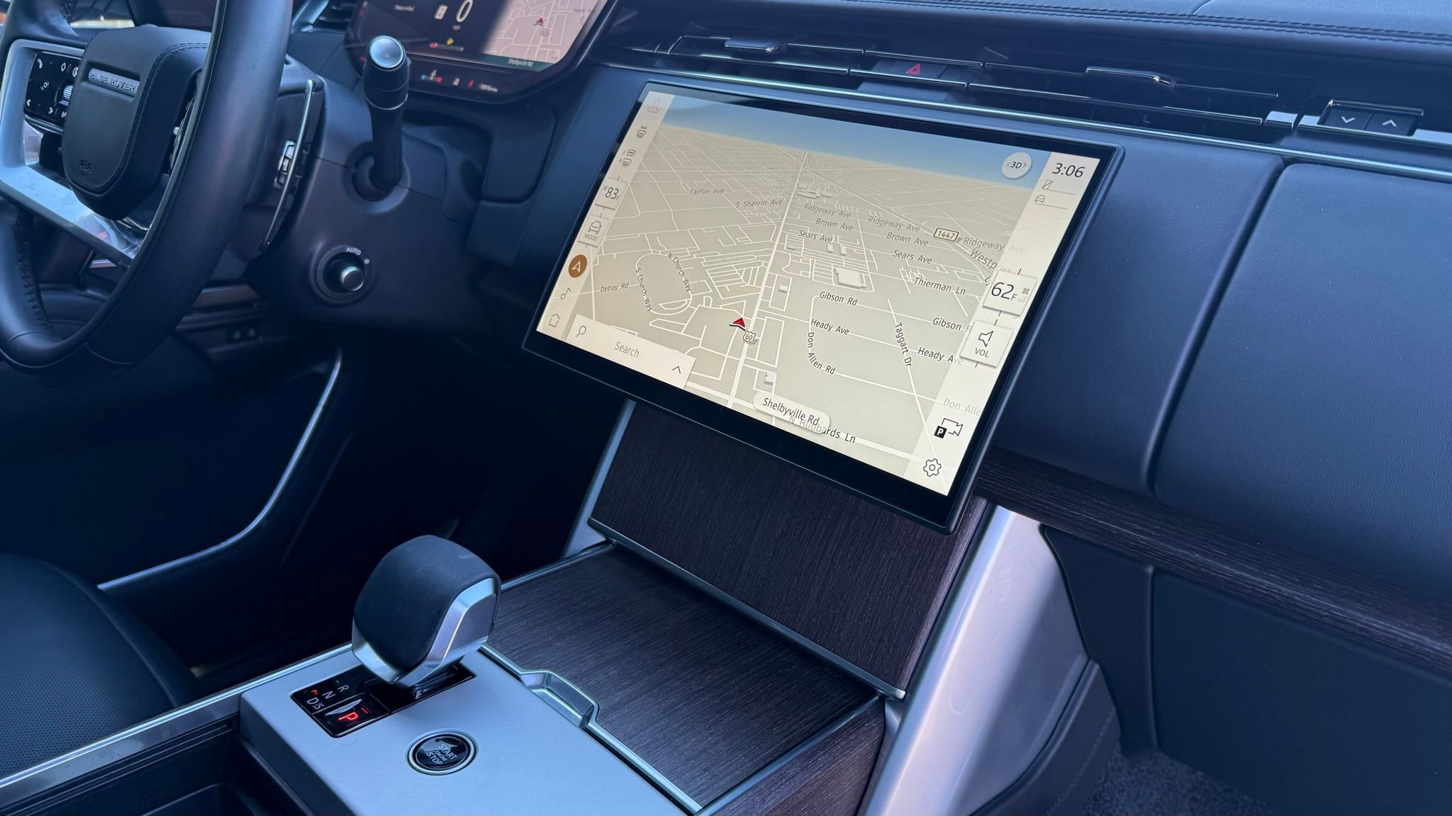 Used 2025 Land Rover Range Rover SE image 24