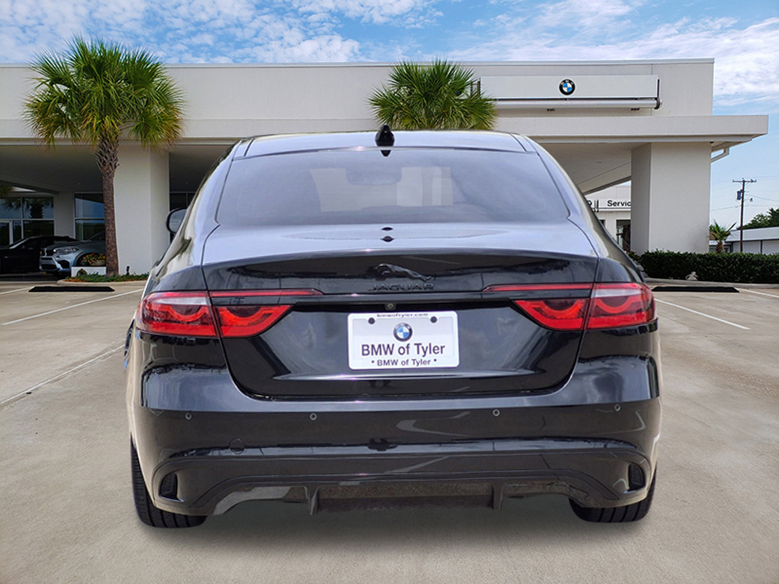 Used 2024 Jaguar XF R-Dynamic SE RWD image 5