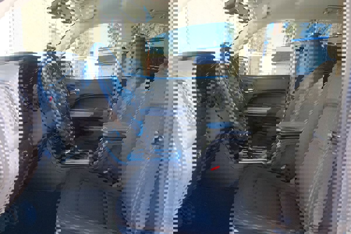 Used 2022 Chevrolet Colorado LT w/ Safety Package image 12