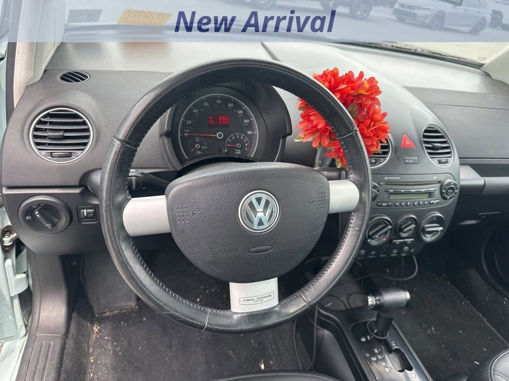 Used 2010 Volkswagen Beetle Final Edition FWD image 10