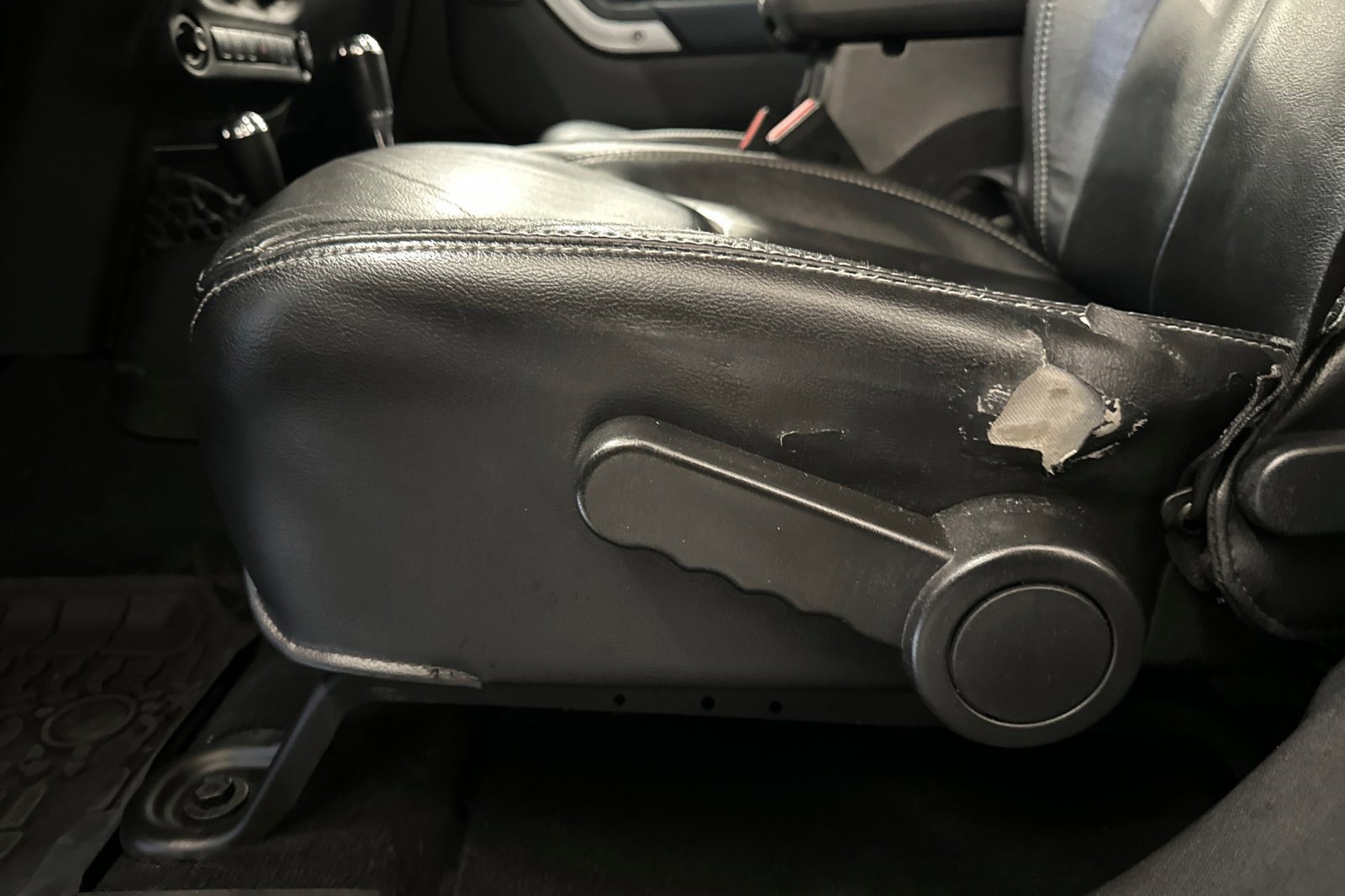 Used 2014 Jeep Wrangler Unlimited Sahara w/ Connectivity Group image 16