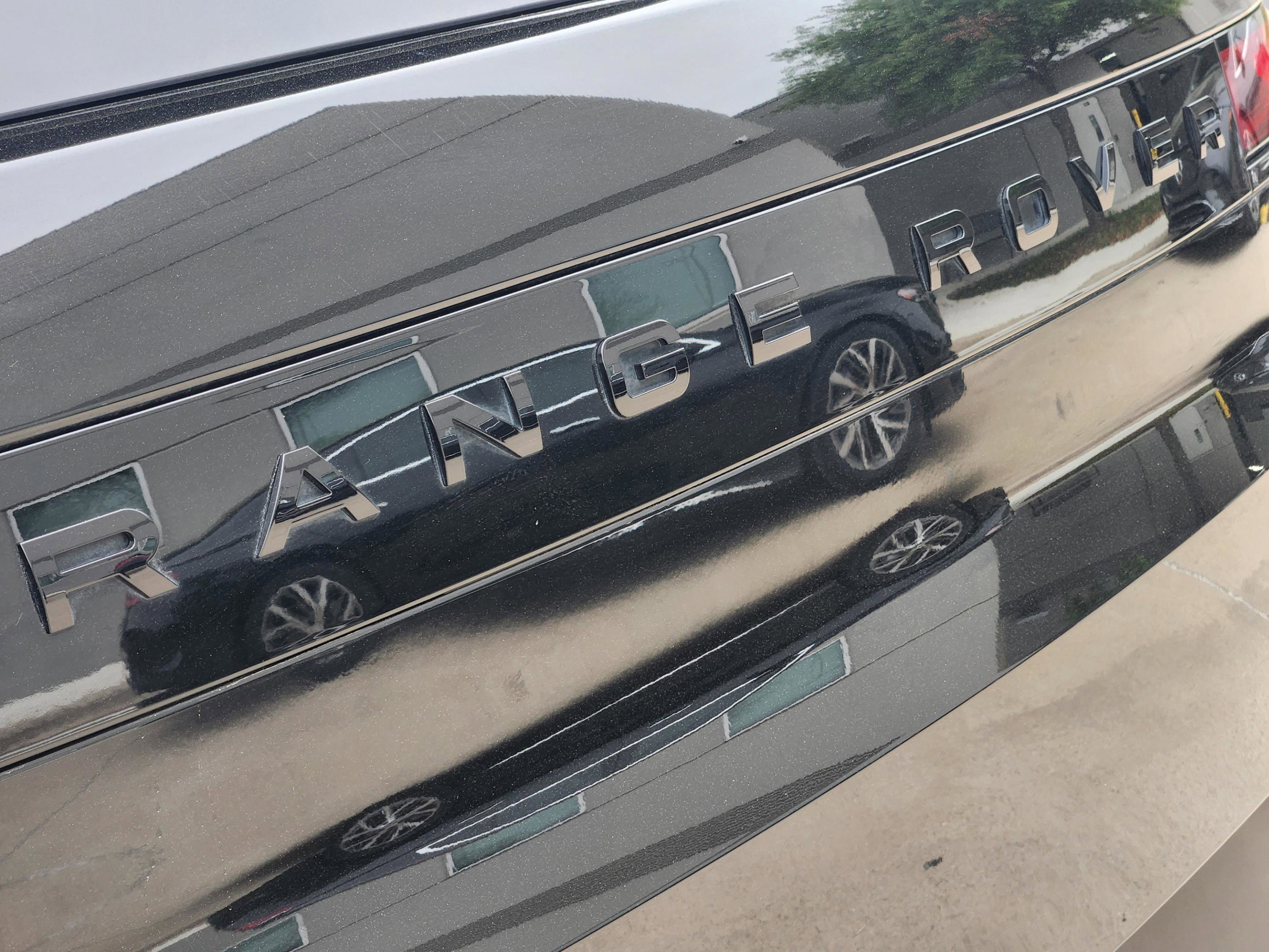 Used 2025 Land Rover Range Rover Sport SE AWD/4WD image 9