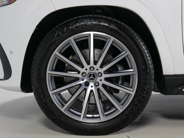 Used 2024 Mercedes-Benz GLS 580 4MATIC image 9