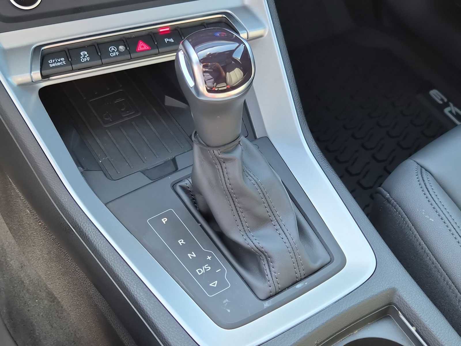 Used 2025 Audi Q3 2.0T Premium w/ Convenience Package image 25