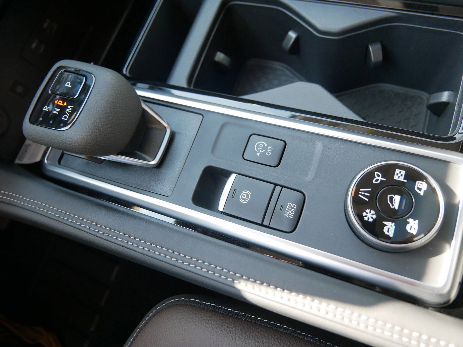 New 2025 Nissan Pathfinder Platinum image 9