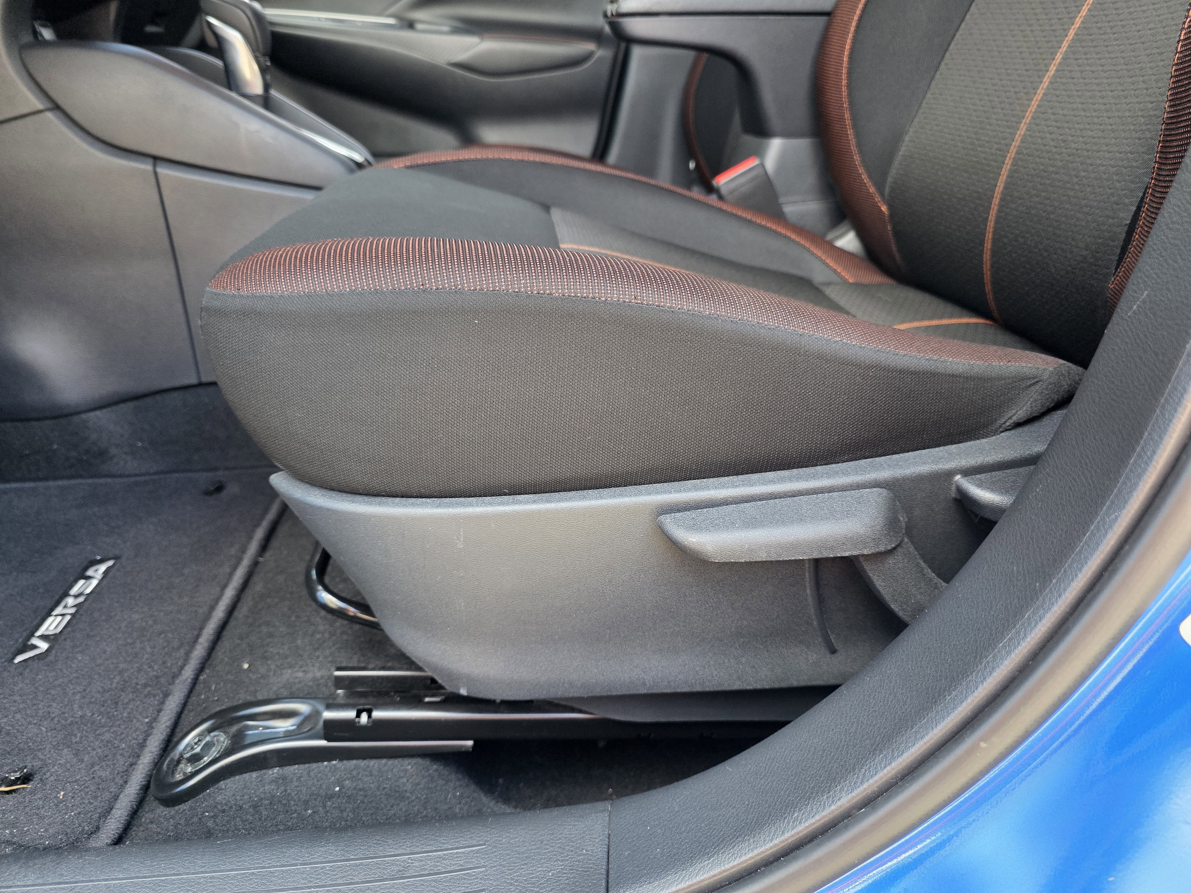 Used 2020 Nissan Versa SR w/ Convenience Package image 17