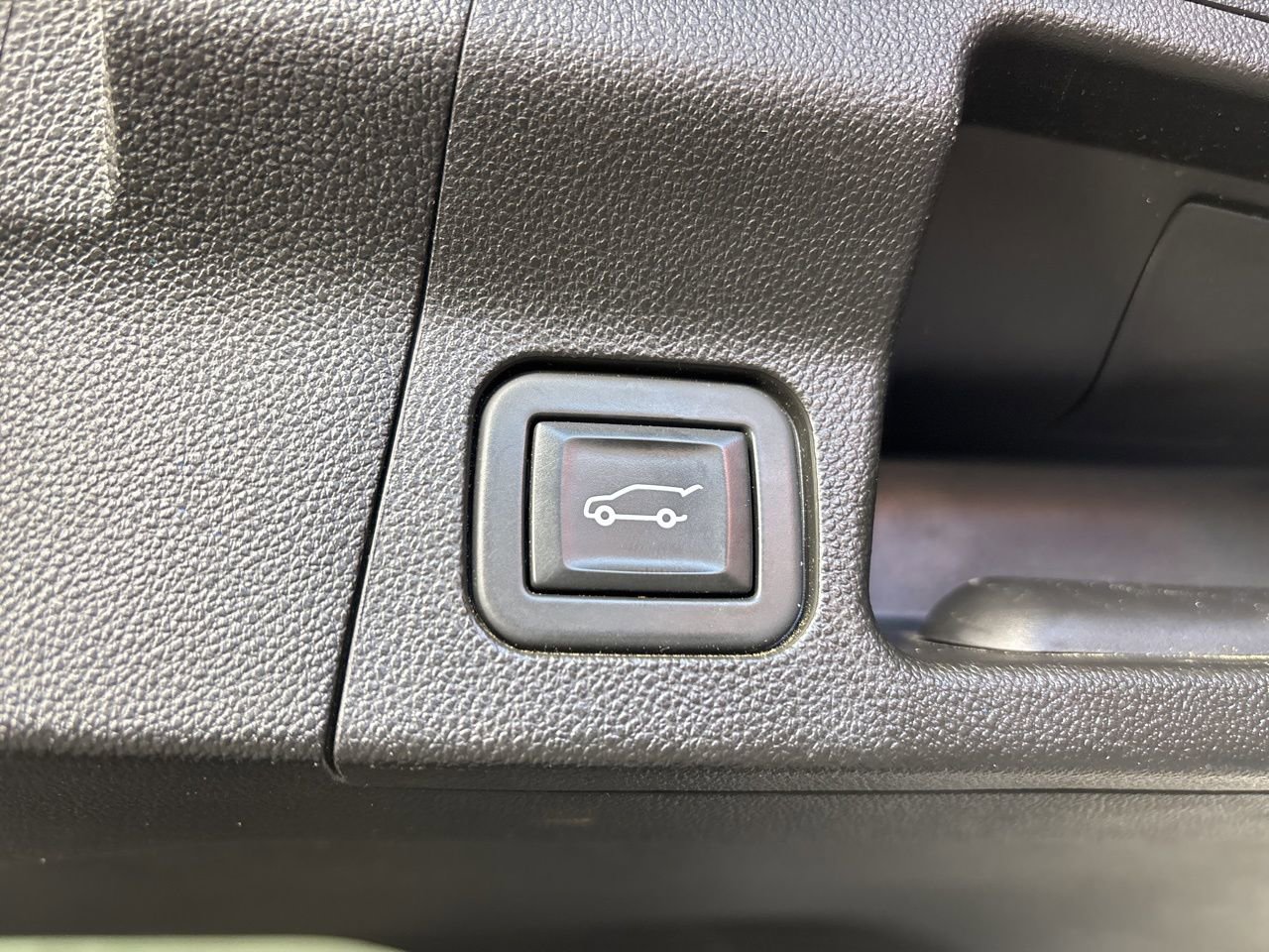 Used 2022 GMC Acadia Denali w/ Denali Ultimate Package image 26