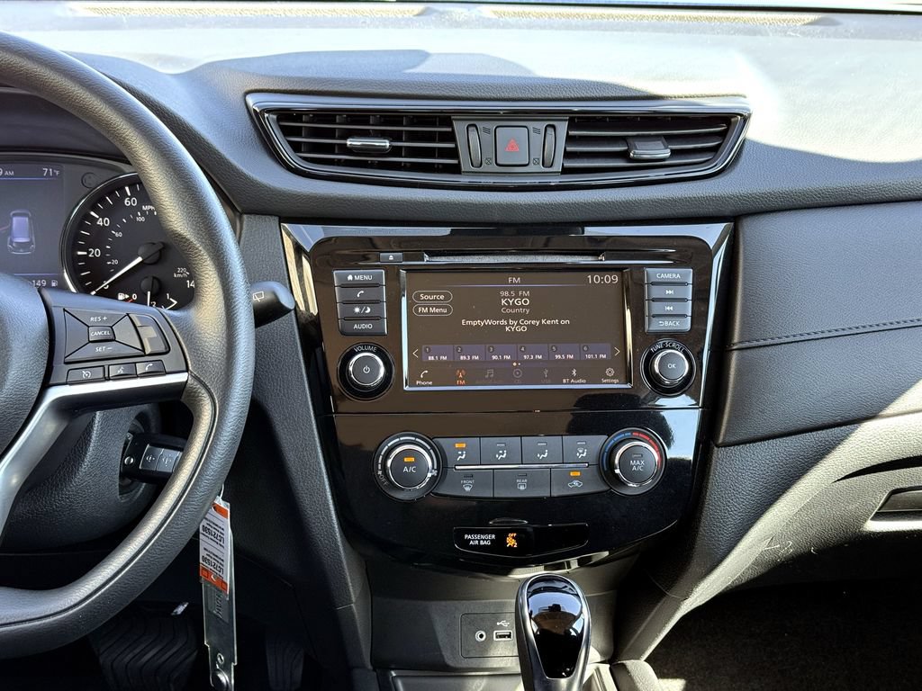 Used 2020 Nissan Rogue S AWD/4WD image 25