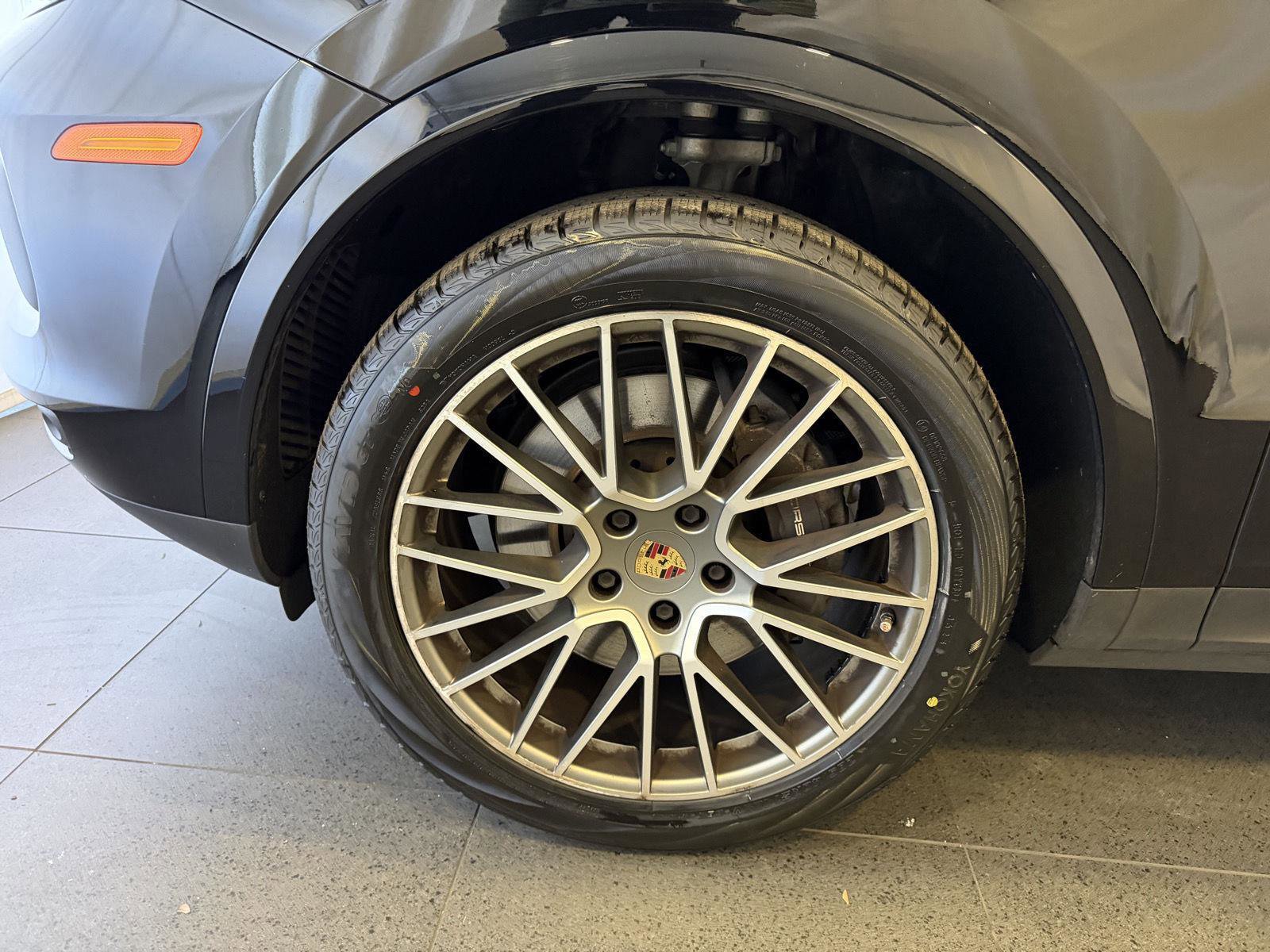 Certified 2022 Porsche Cayenne Platinum Edition image 10