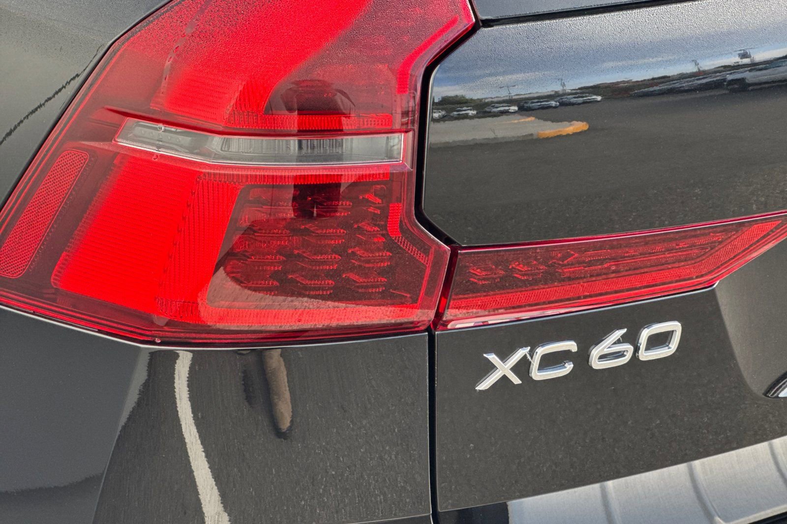 Certified 2026 Volvo XC60 B5 Plus w/ Climate Package PRO image 32