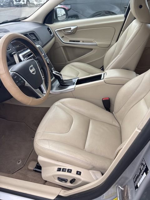 Used 2015 Volvo V60 T5 Platinum image 30
