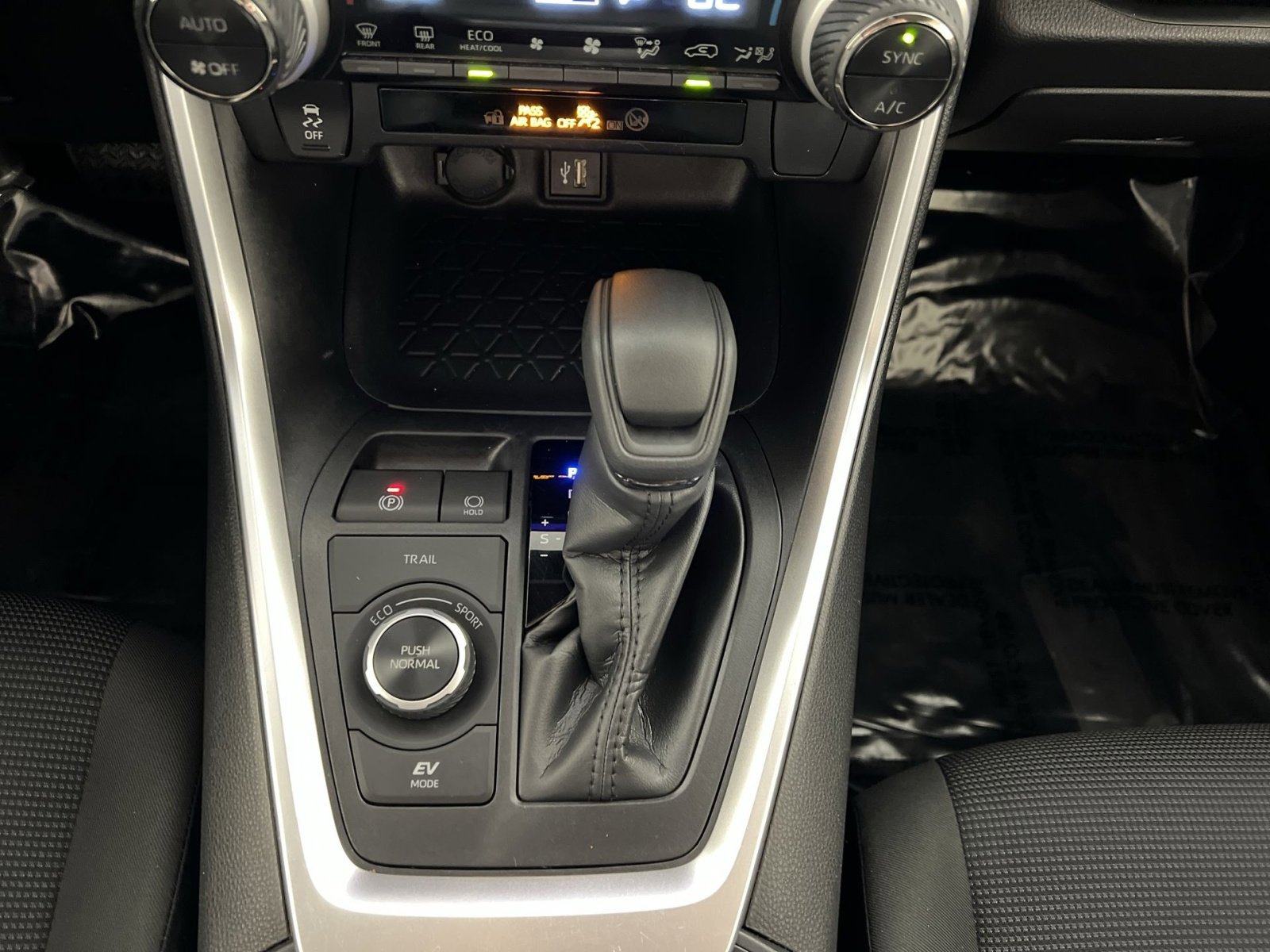 Used 2023 Toyota RAV4 LE image 21