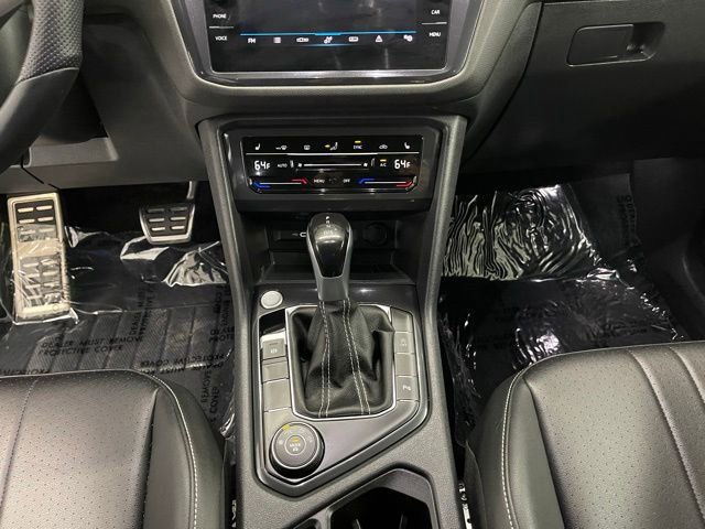 Used 2024 Volkswagen Tiguan SE R-Line AWD/4WD image 18