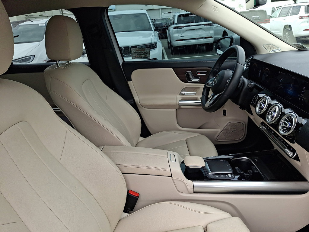 Used 2021 Mercedes-Benz GLA 250 4MATIC image 11