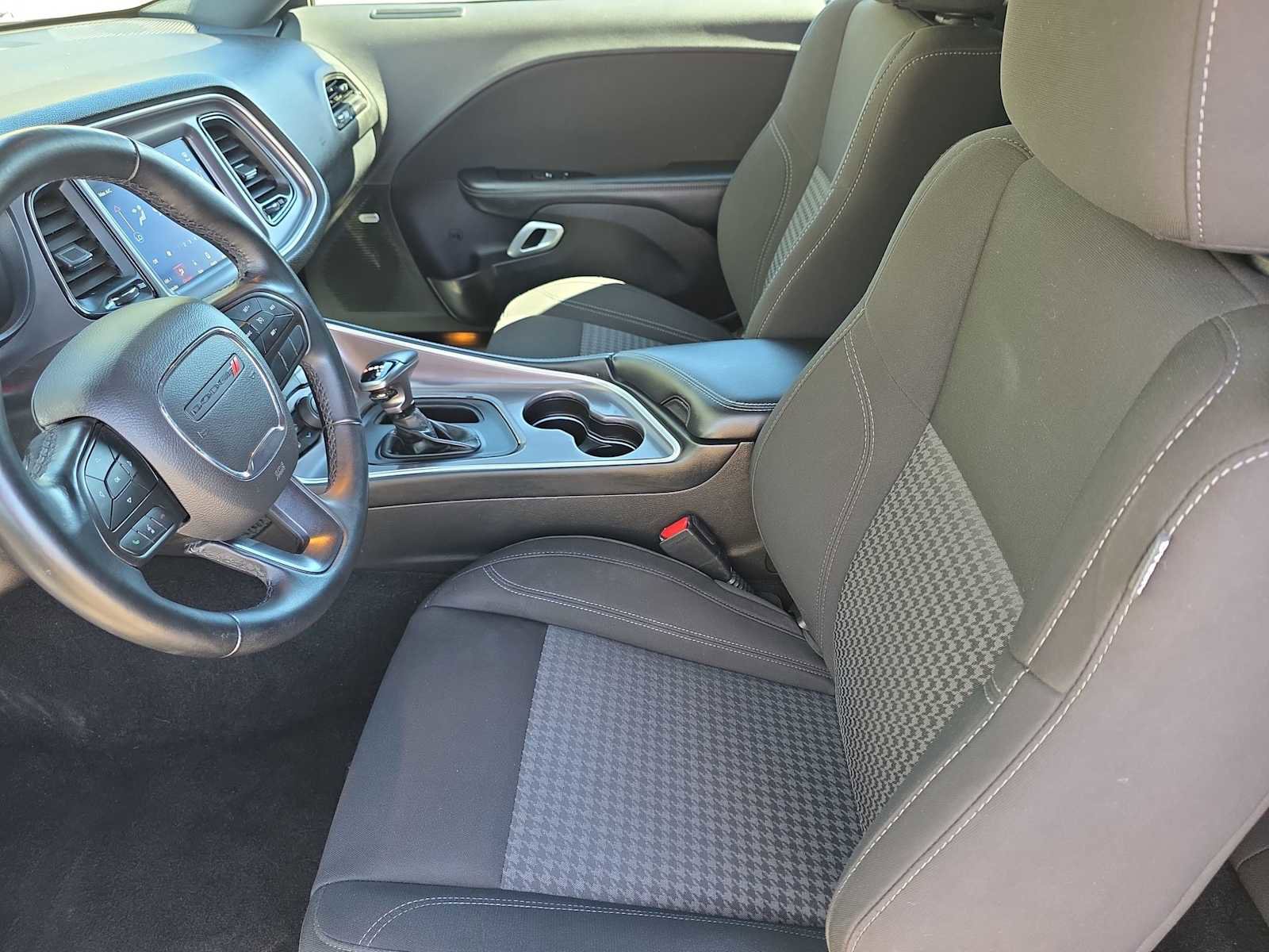 Used 2022 Dodge Challenger SXT image 15