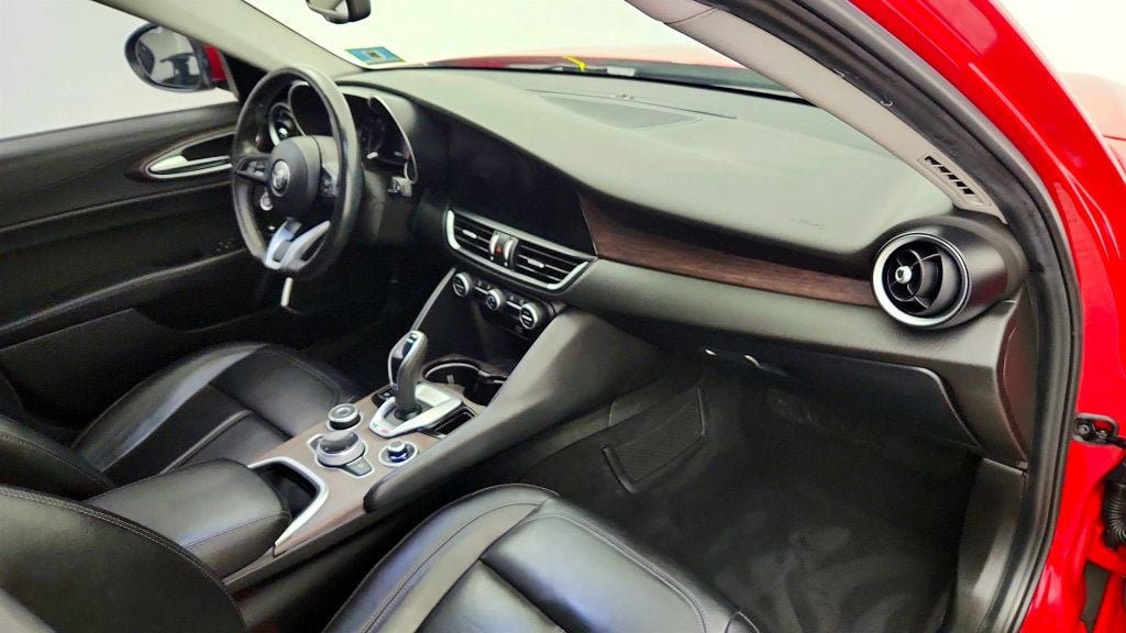 Used 2020 Alfa Romeo Giulia Ti w/ Active Blind Spot Package AWD/4WD image 26