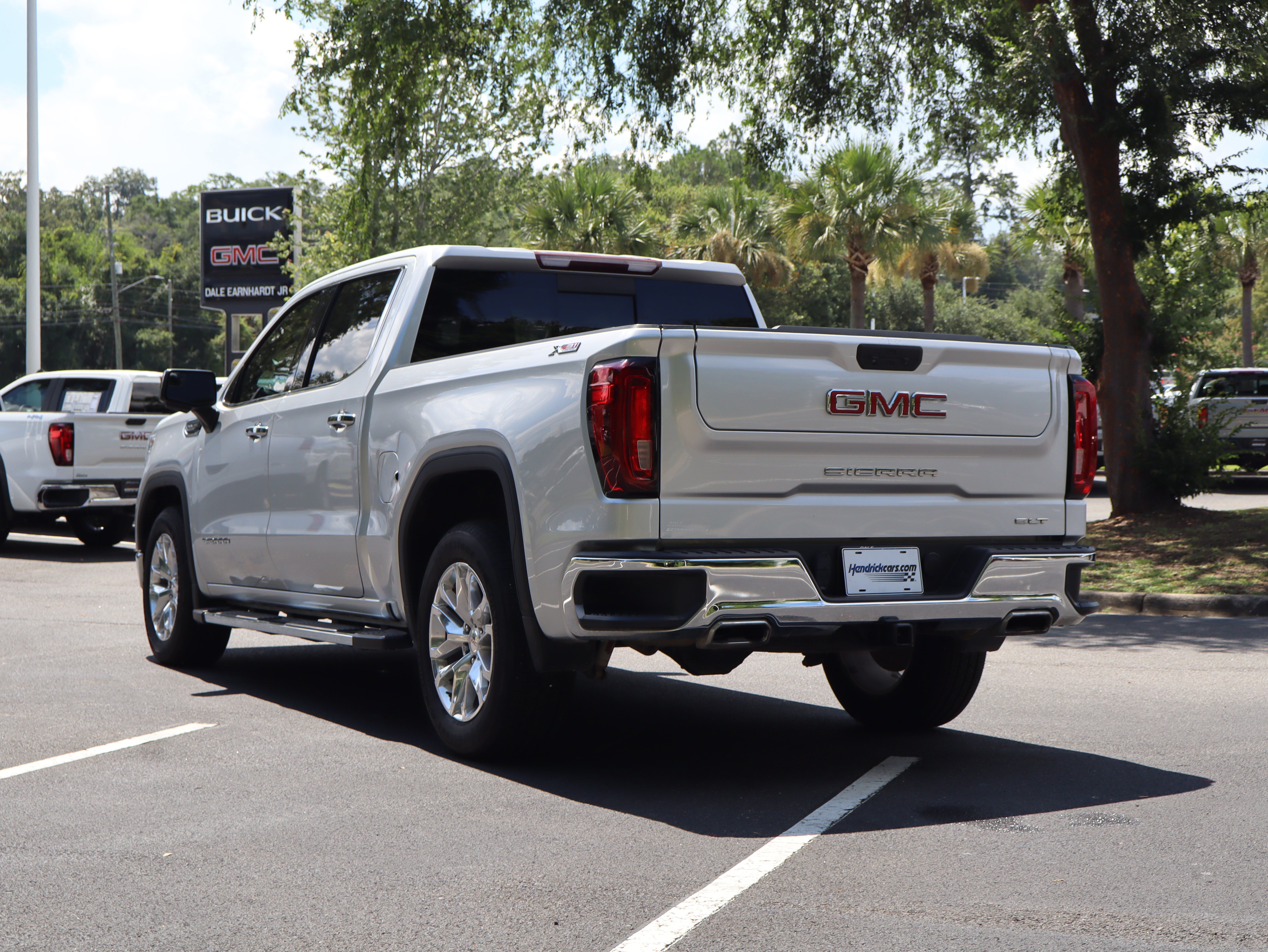 Used 2021 GMC Sierra 1500 SLT w/ SLT Premium Package AWD/4WD image 3