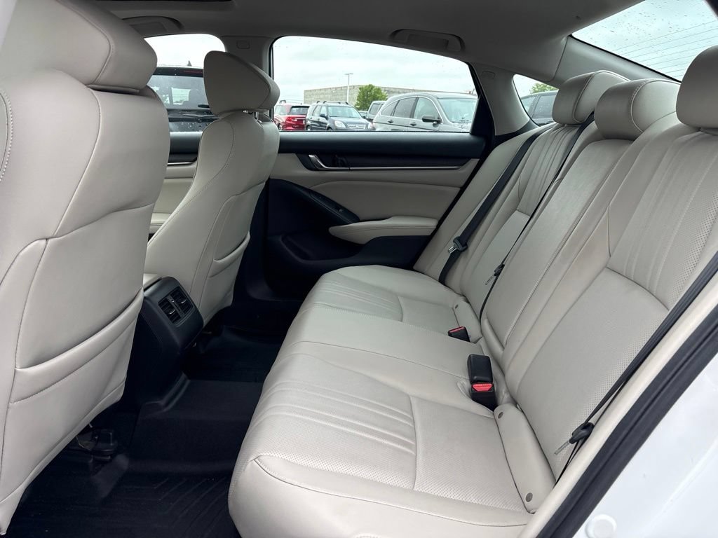 Used 2019 Honda Accord Touring image 12