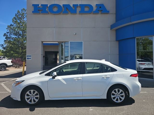 Used 2025 Toyota Corolla LE image 2