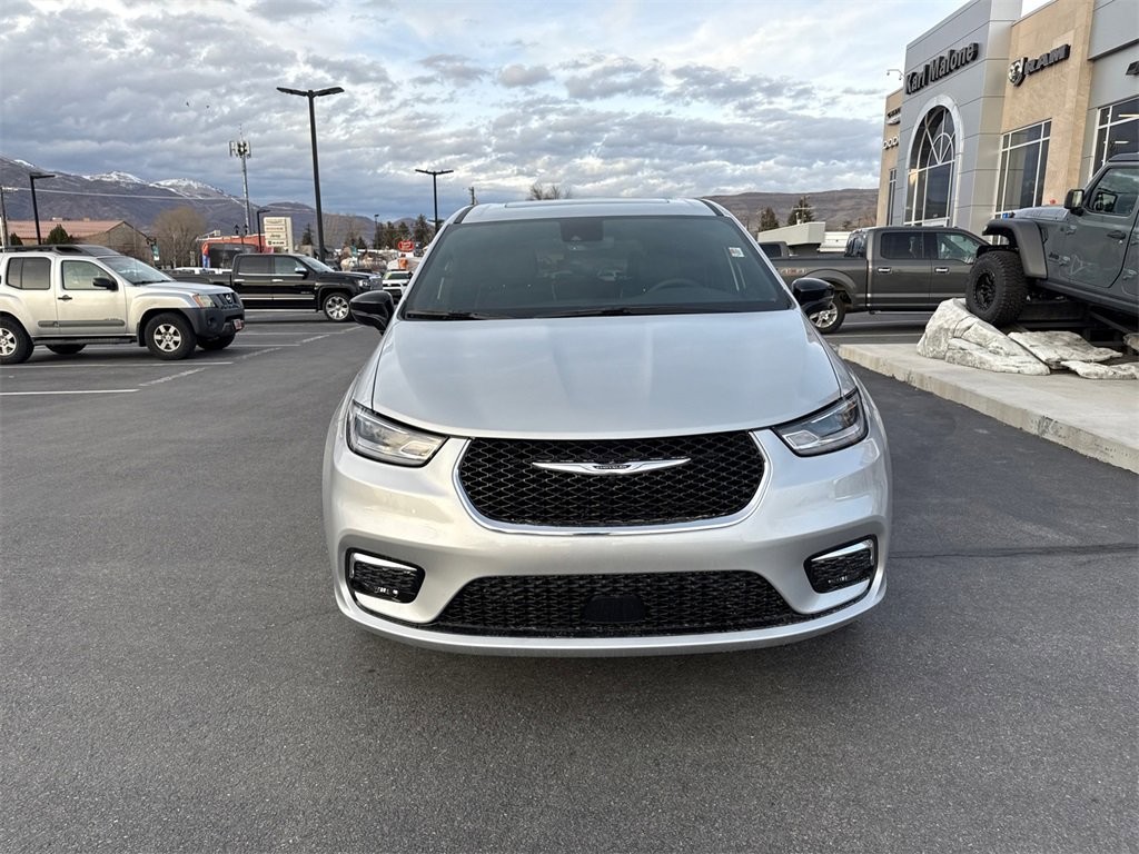 New 2026 Chrysler Pacifica Limited image 5