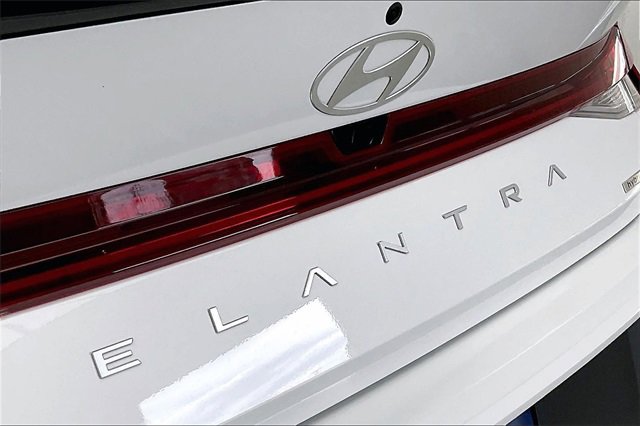 Used 2025 Hyundai Elantra SEL image 9