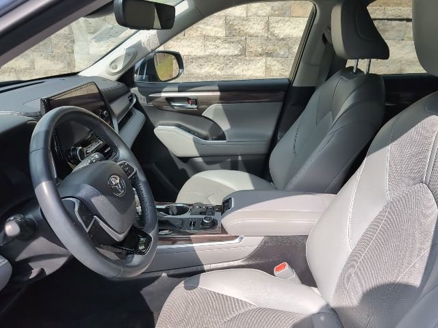 Used 2023 Toyota Highlander Limited AWD/4WD image 13
