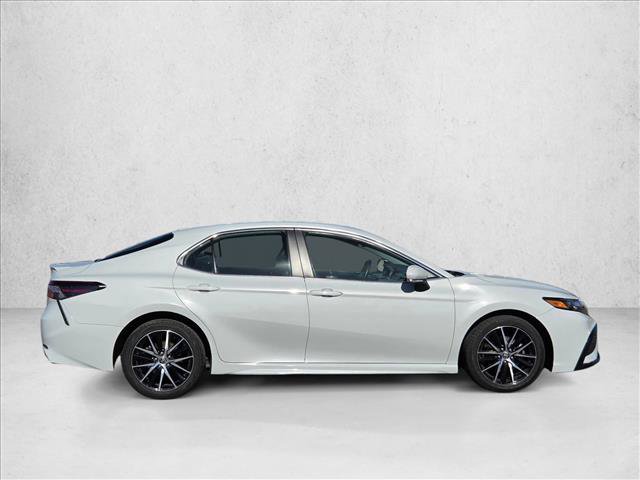Used 2024 Toyota Camry SE image 4
