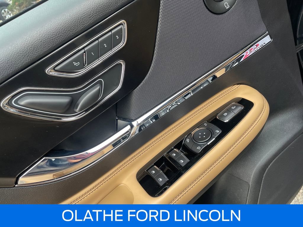 Used 2021 Lincoln Corsair Reserve w/ Elements Package image 11