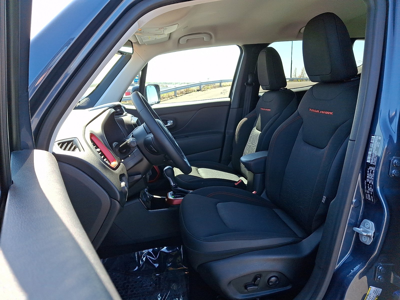 Certified 2022 Jeep Renegade Trailhawk AWD/4WD image 13