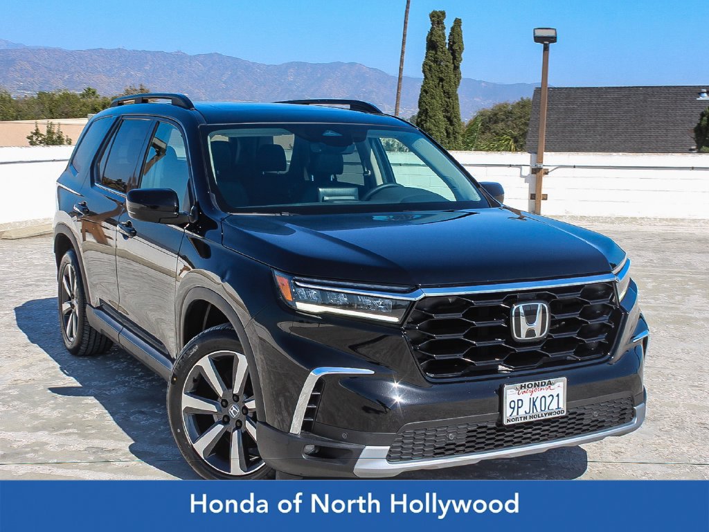 Certified 2025 Honda Pilot Touring image 1