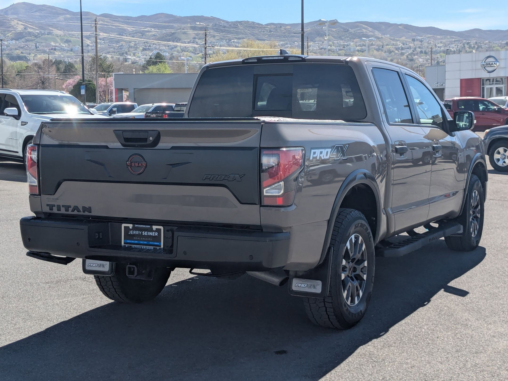 Used 2024 Nissan Titan PRO-4X w/ Pro-4x Convenience Package image 6