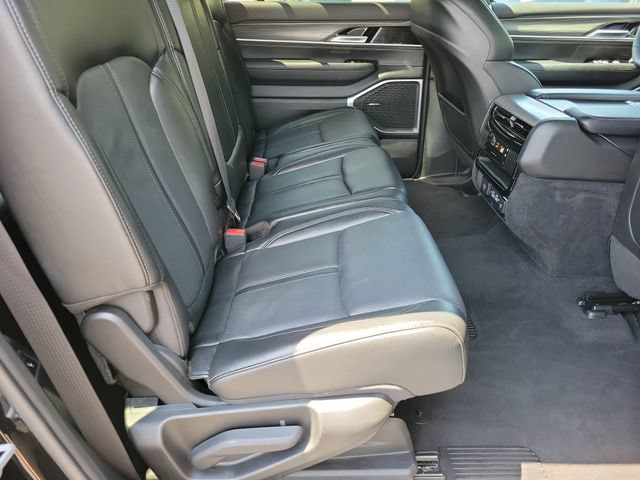 Used 2024 Jeep Wagoneer Series II w/ Flexible Seating Group RWD image 23