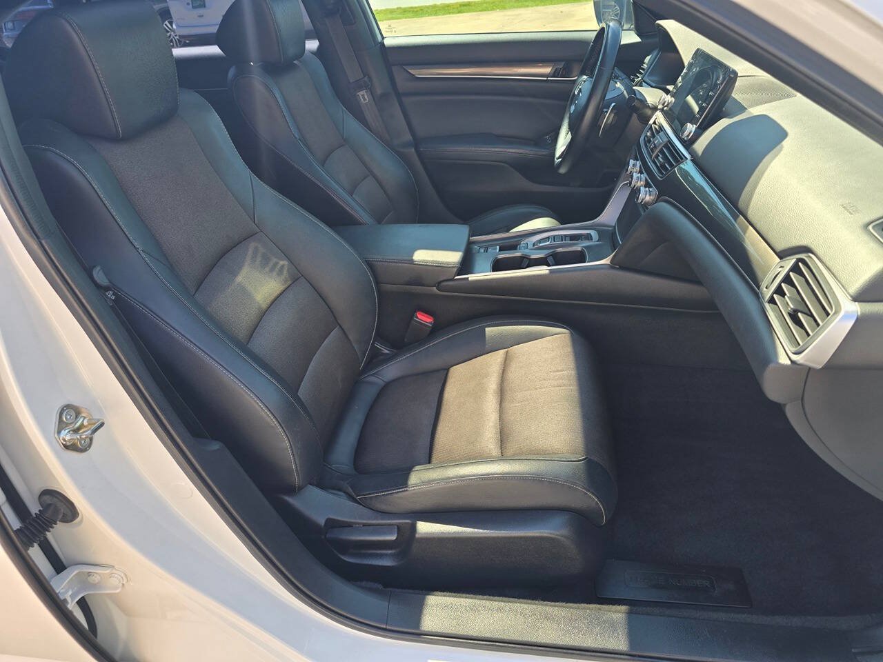 Used 2018 Honda Accord Sport image 21