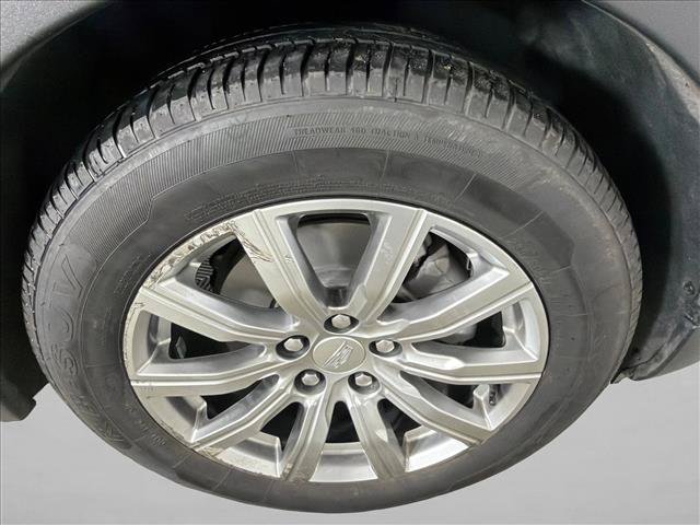 Used 2023 Cadillac XT4 Premium Luxury FWD image 12