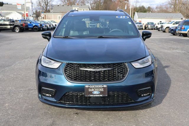Used 2025 Chrysler Pacifica Limited FWD image 13