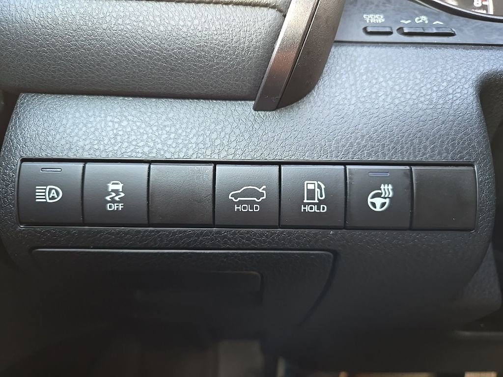 Used 2024 Toyota Camry SE w/ Cold Weather Package image 19