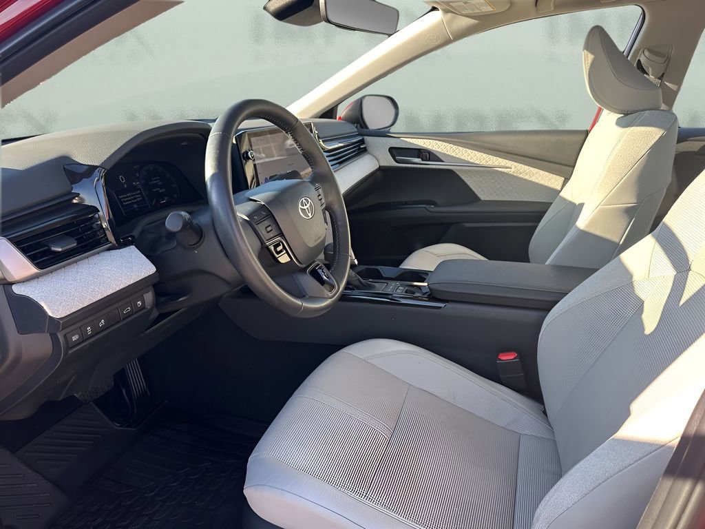 Used 2025 Toyota Camry XLE image 9