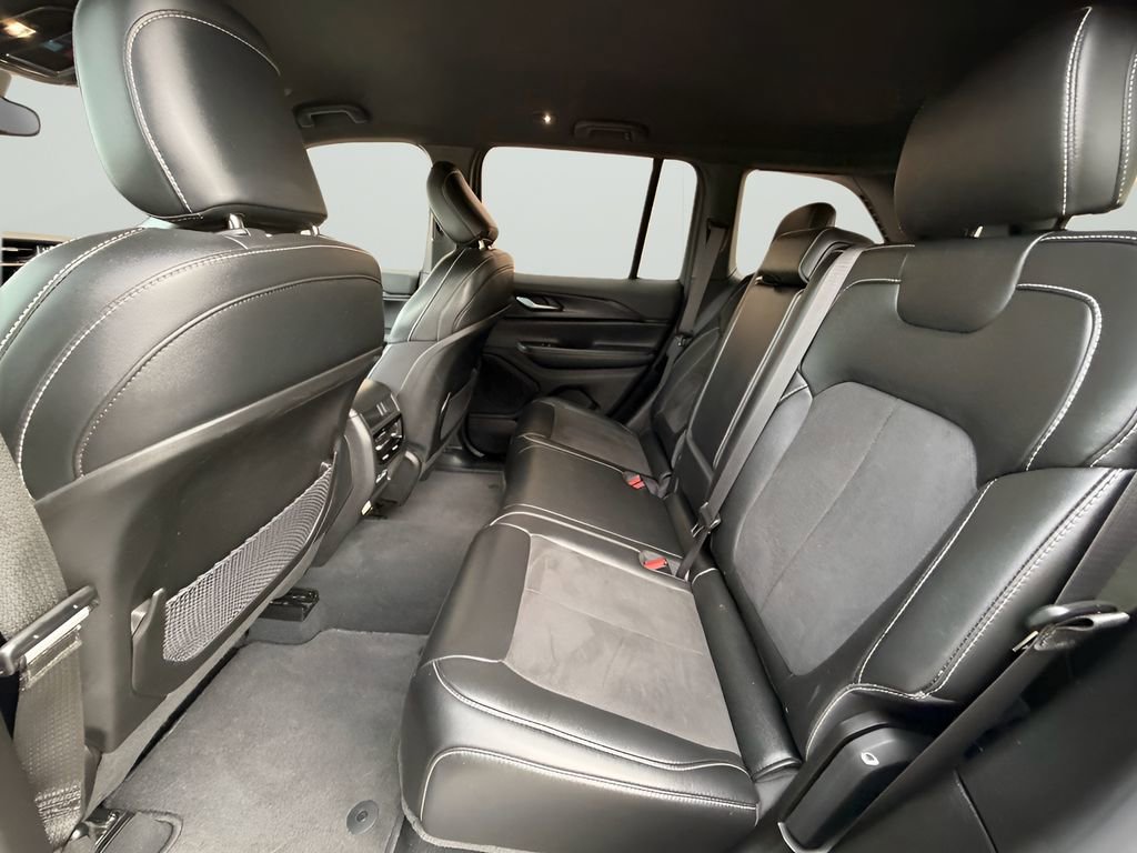 Used 2024 Jeep Grand Cherokee Altitude image 25