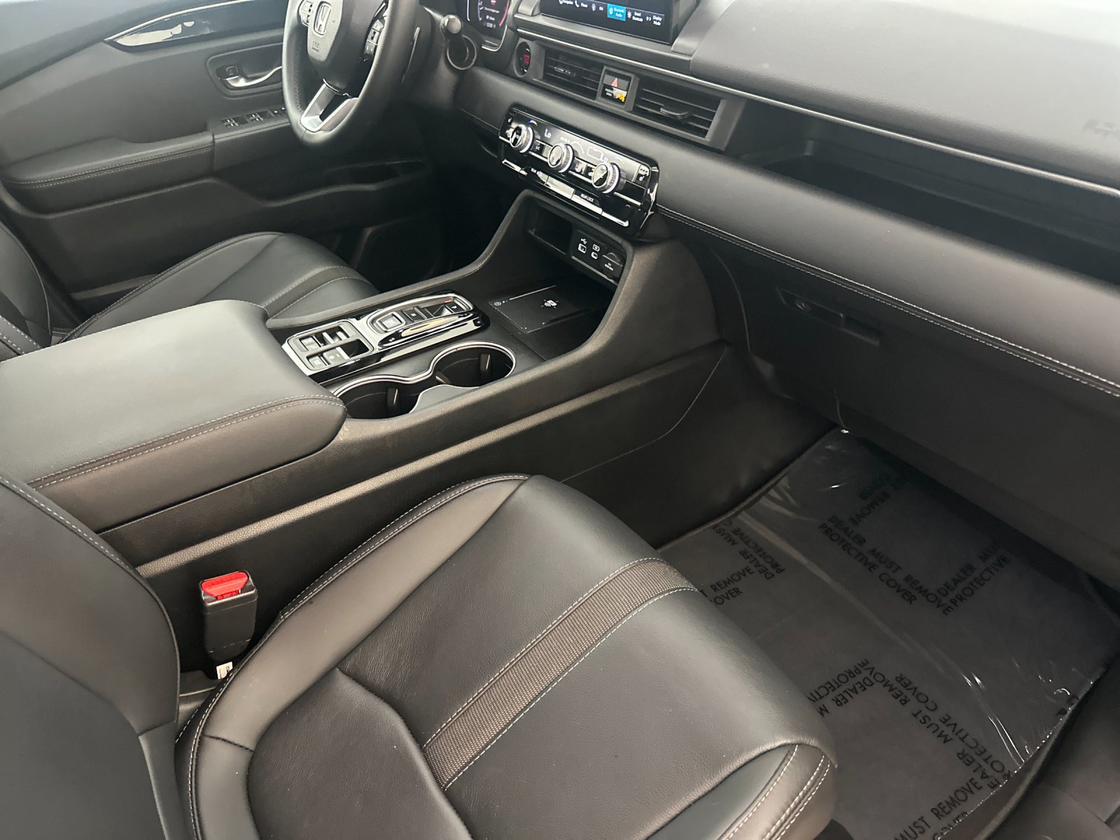 Used 2025 Honda Pilot Touring image 17