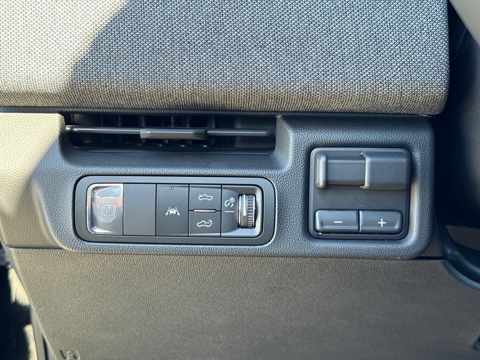 Used 2026 GMC Sierra EV Elevation image 28