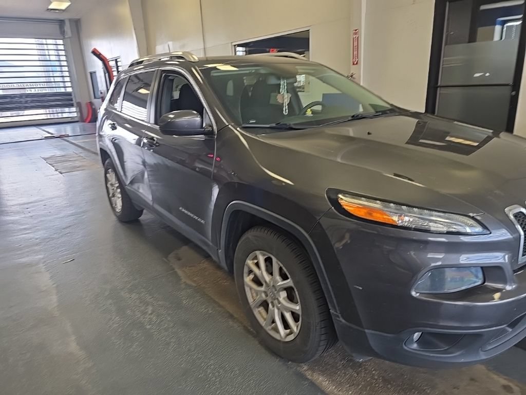 Used 2016 Jeep Cherokee Latitude w/ Comfort & Sound Group AWD/4WD image 1