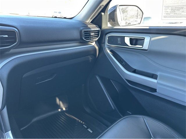 Used 2022 Ford Explorer XLT w/ Equipment Group 202A image 27